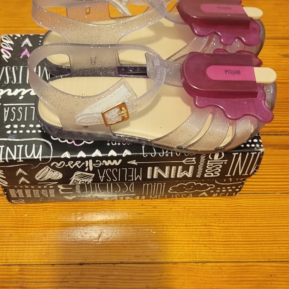 Mini Melissa - Picture 3 of 4